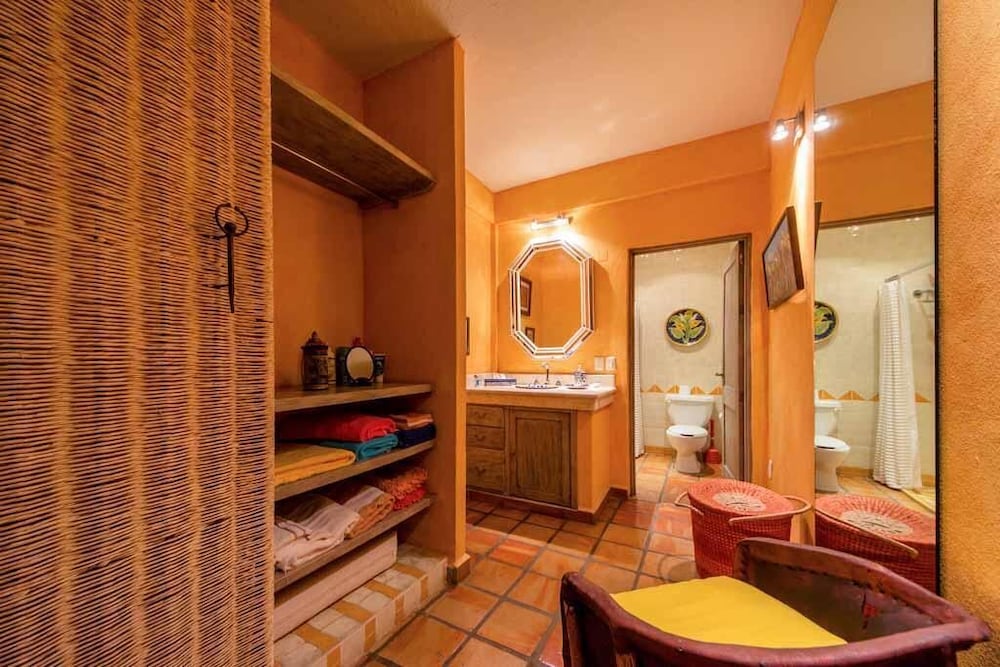 Deluxe Double Room, Ensuite, Courtyard View (Suite 49) photo 3
