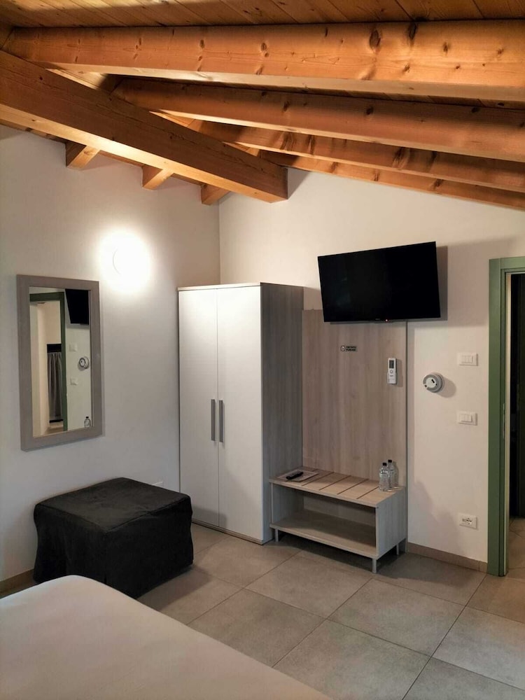 Classic Double Room, City View photo 3