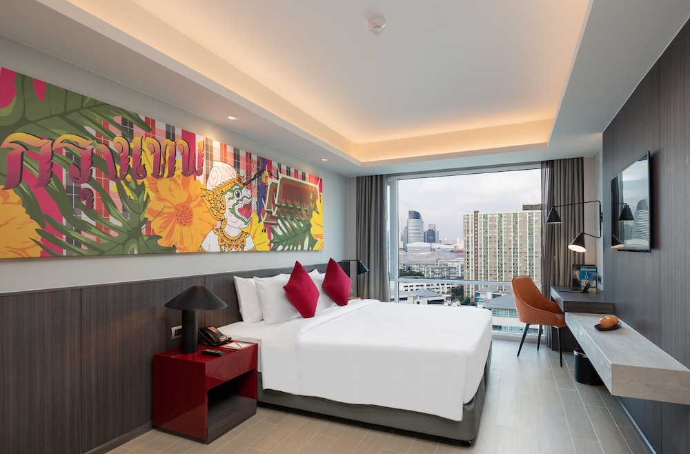 Premier City View King Room photo 3