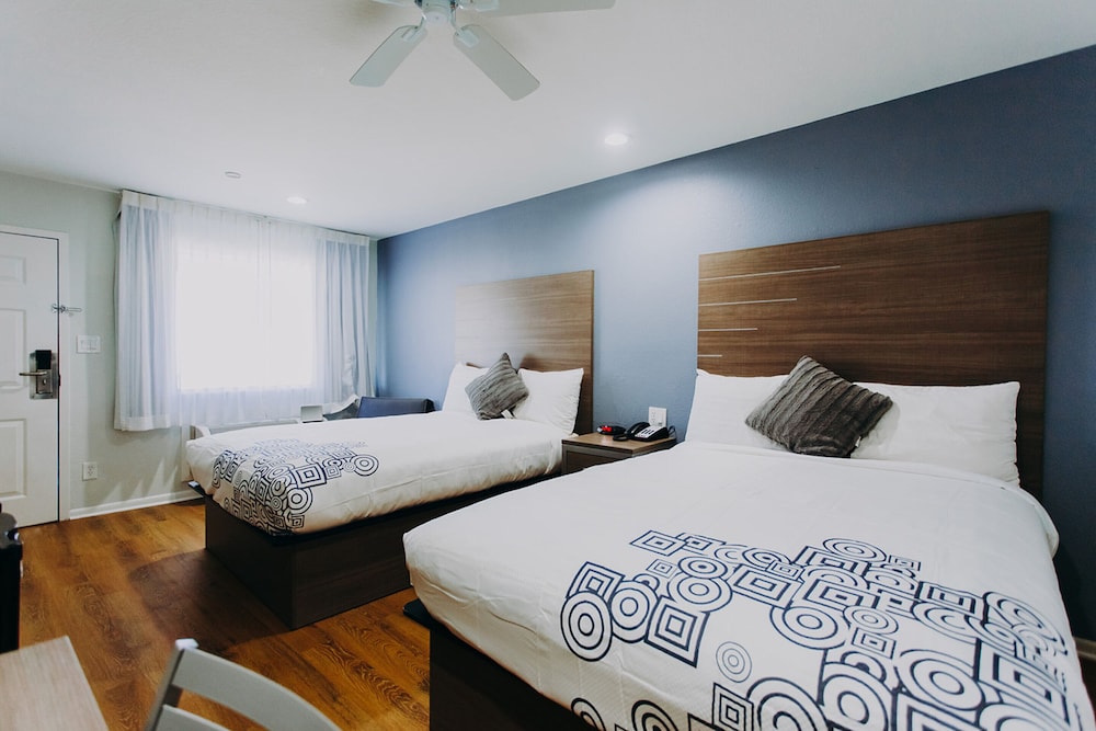 Room, 2 Queen Beds, Non Smoking photo 2