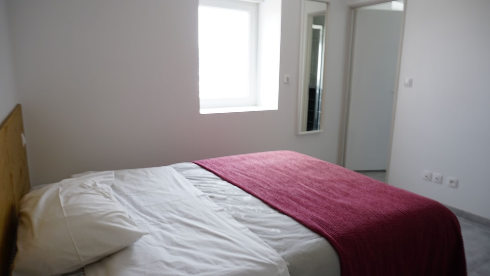 Comfort Room, 1 Double Bed, Refrigerator, Mountain View photo 2