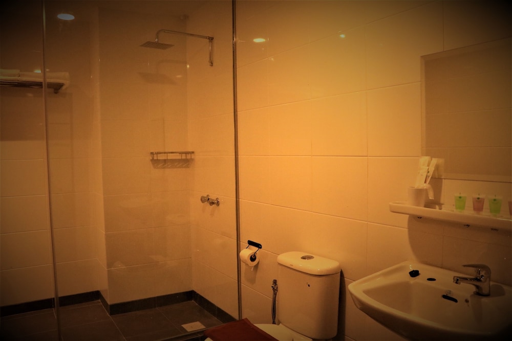 Deluxe Quadruplet Room (1) - Photo 2