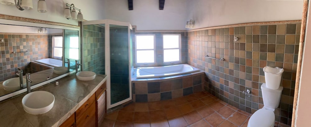 Family House - Photo 2