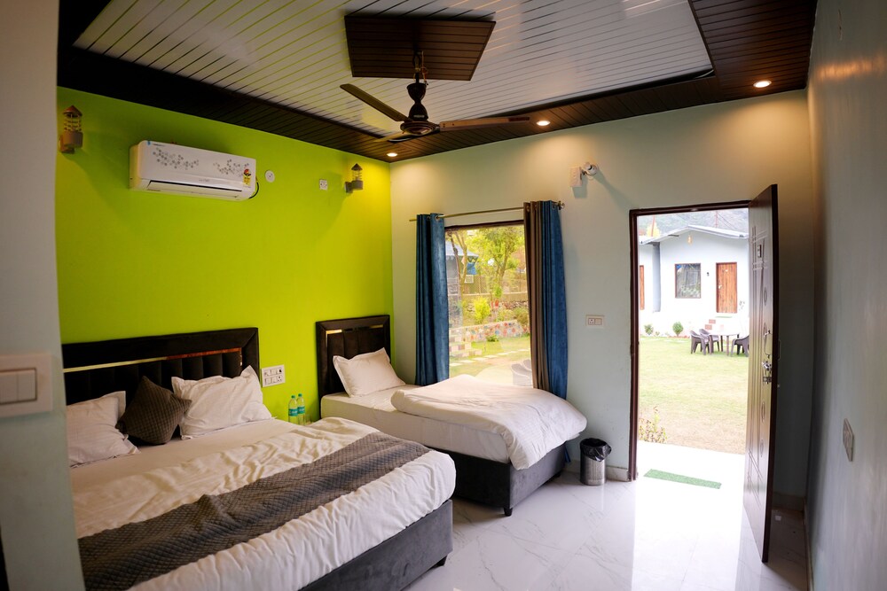 Deluxe Room, Pool View
