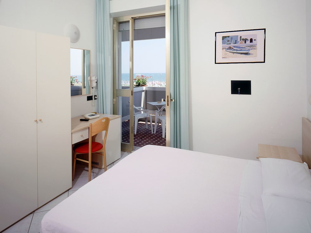 Superior Quadruple Room, Sea View photo 2