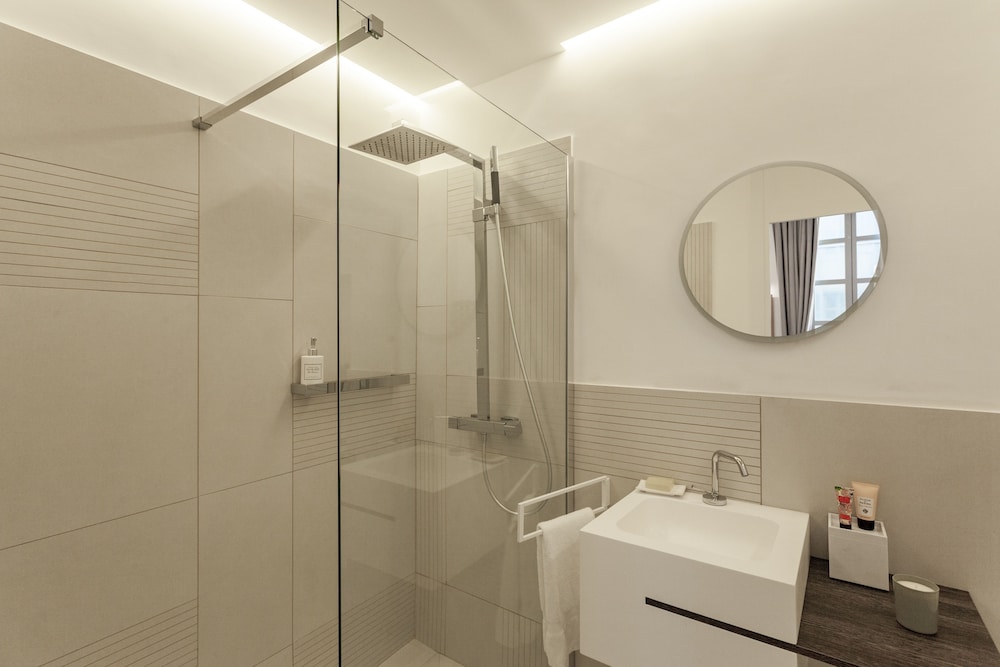 Deluxe Double Room, City View (1) photo 2