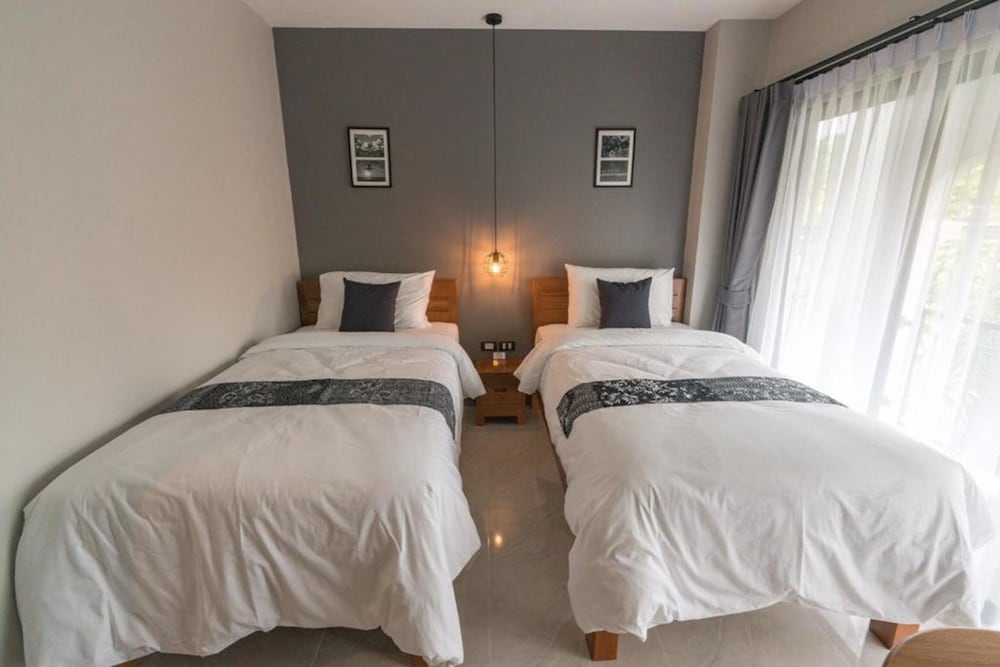 Deluxe Twin Room - Photo 2
