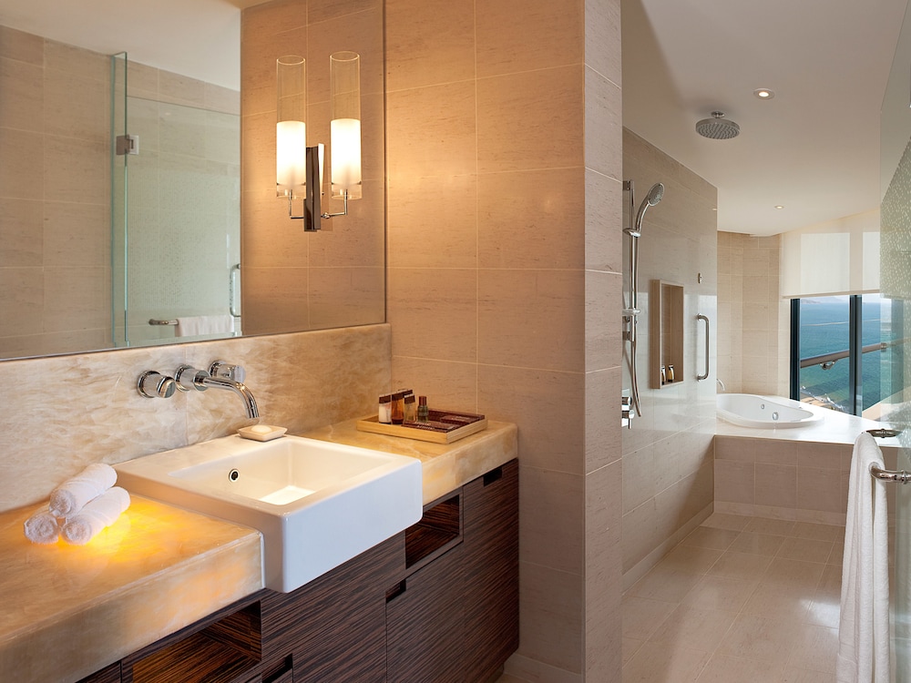 Executive Suite, 1 Bedroom - Photo 12
