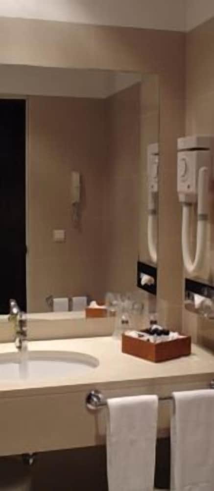 Family Suite, City View - Photo 2