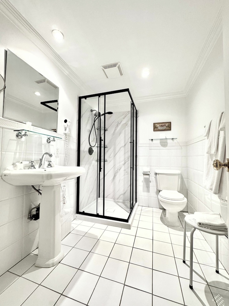 Comfort Triple Room thumbnail 6