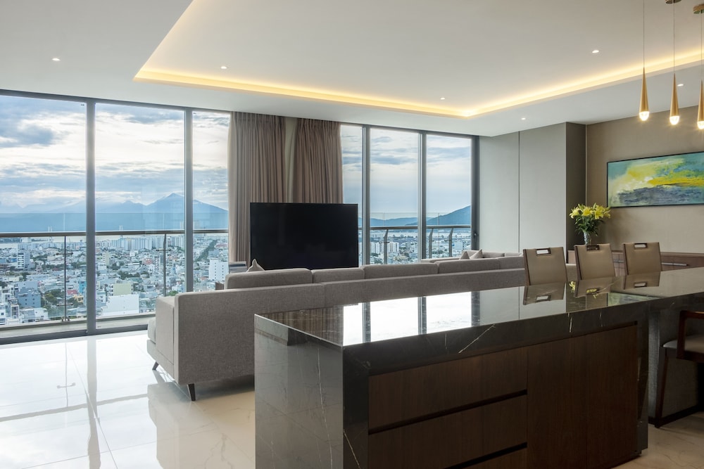 Executive Suite, City View photo 2