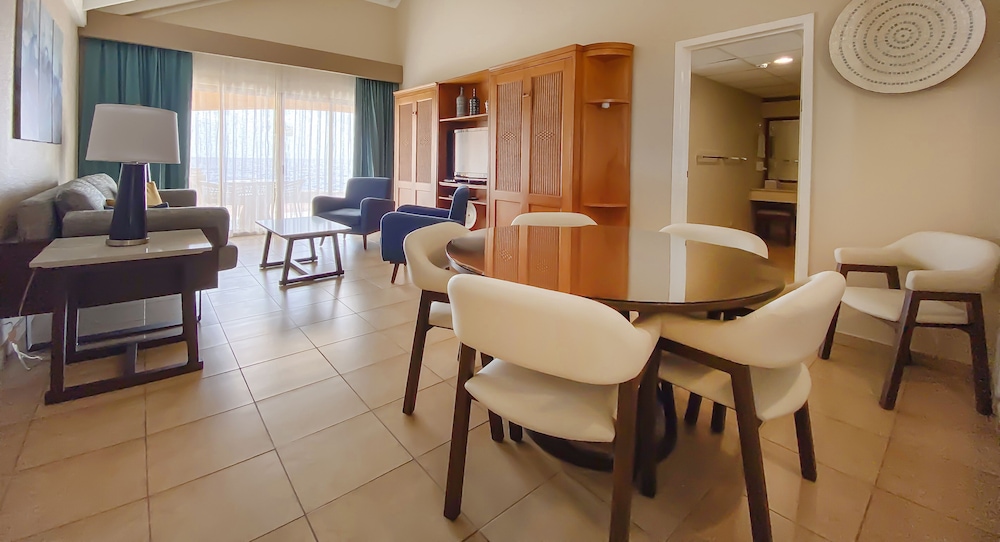 Suite, 1 Bedroom, Kitchen, Ocean View - Photo 4