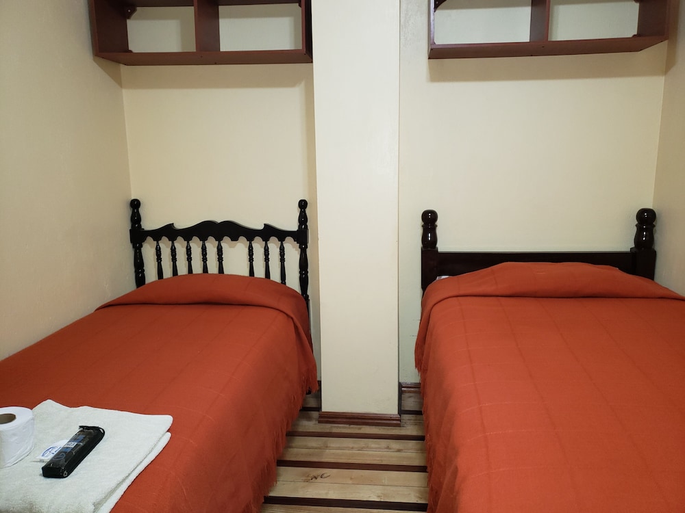 Economy Twin Room photo 3