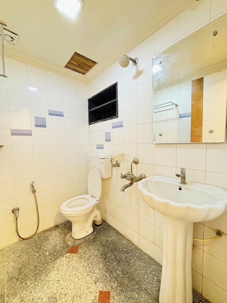 Deluxe Double Room - Photo 11