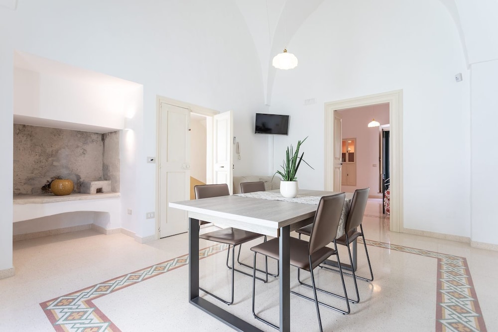 Basic Apartment photo 1