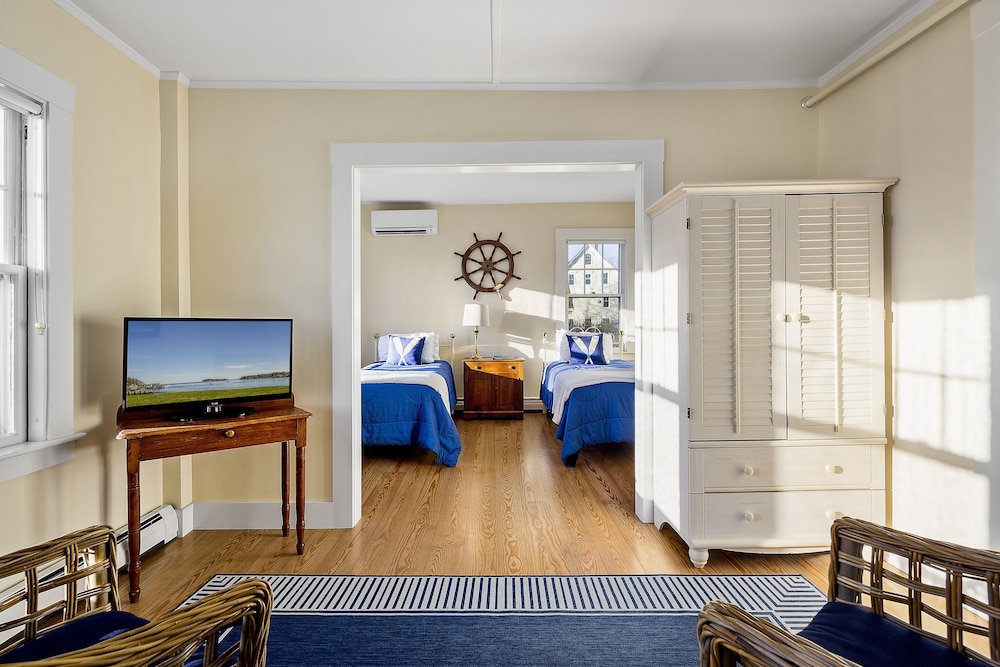 Inner Harbor View Suite (4) photo 1