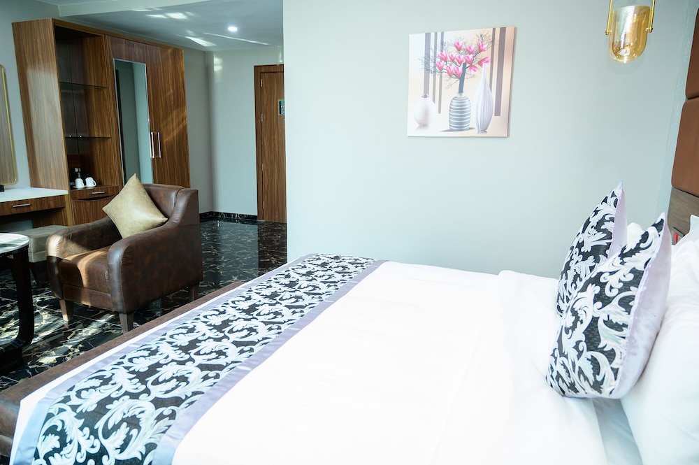 Royal Room photo 1