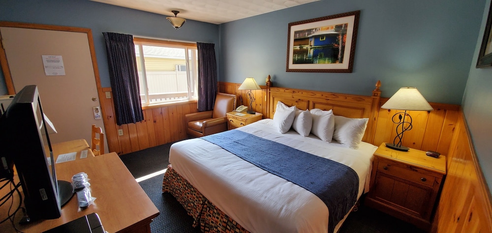 Standard Room, 1 King Bed photo 3