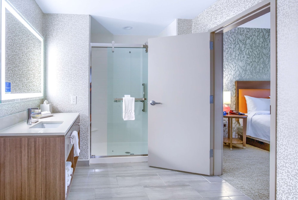 Room, 2 Queen Beds, Accessible, Non Smoking (3x3 Shower) - Photo 4