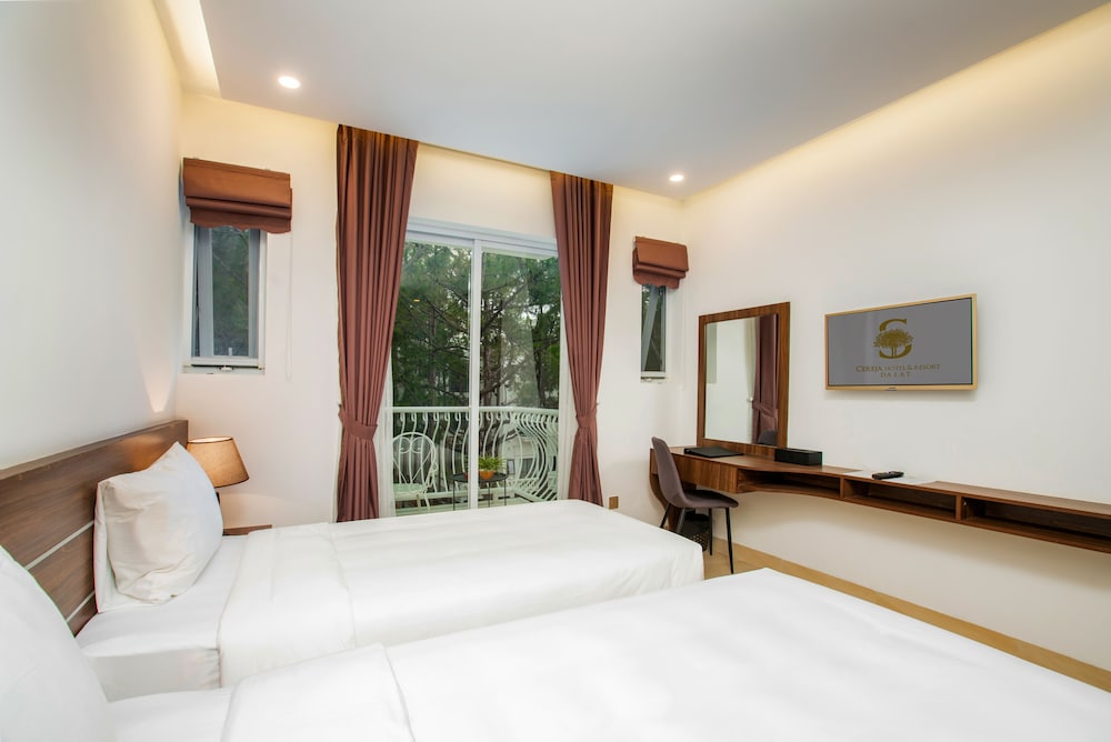 Deluxe Double or Twin Room, Lake View - Photo 9