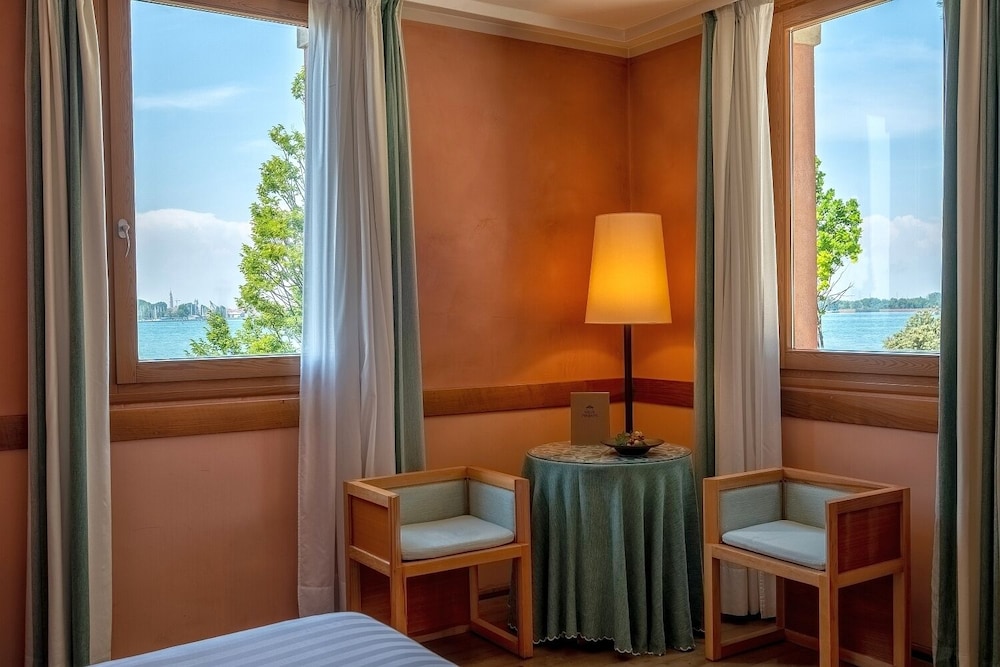 Double or Twin Room, Lagoon View - Photo 4