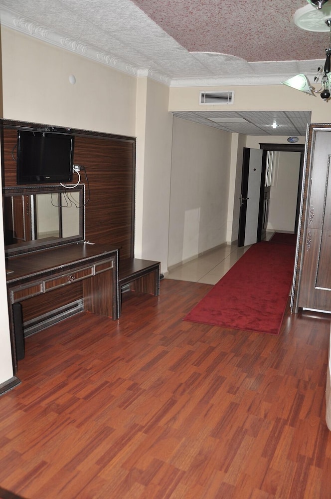 Family Room photo 3