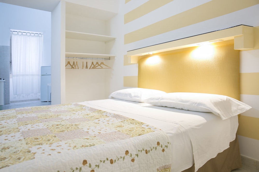 Comfort Studio, 1 Queen Bed, Kitchenette photo 1