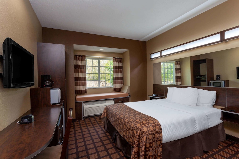 Room, Accessible photo 1