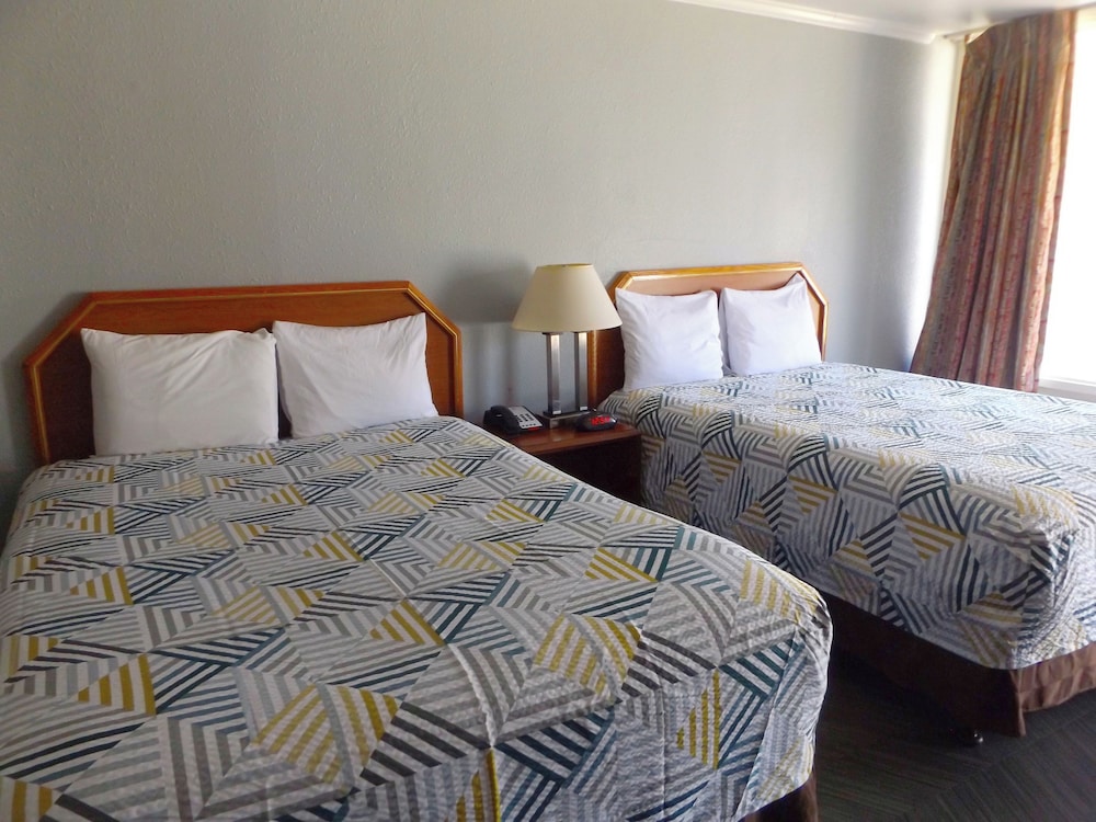 Standard Room, 2 Queen Beds, Non Smoking, Kitchen - Photo 5