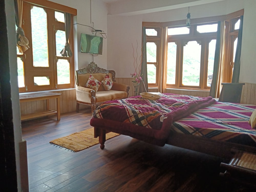 Voyage Valley View Room