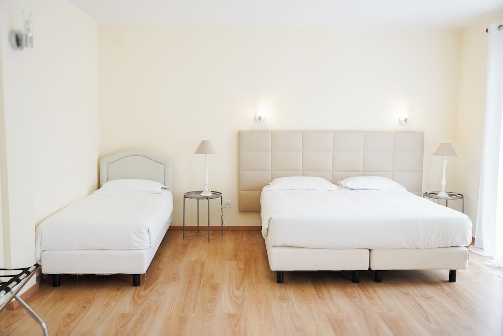 Triple Room, Balcony