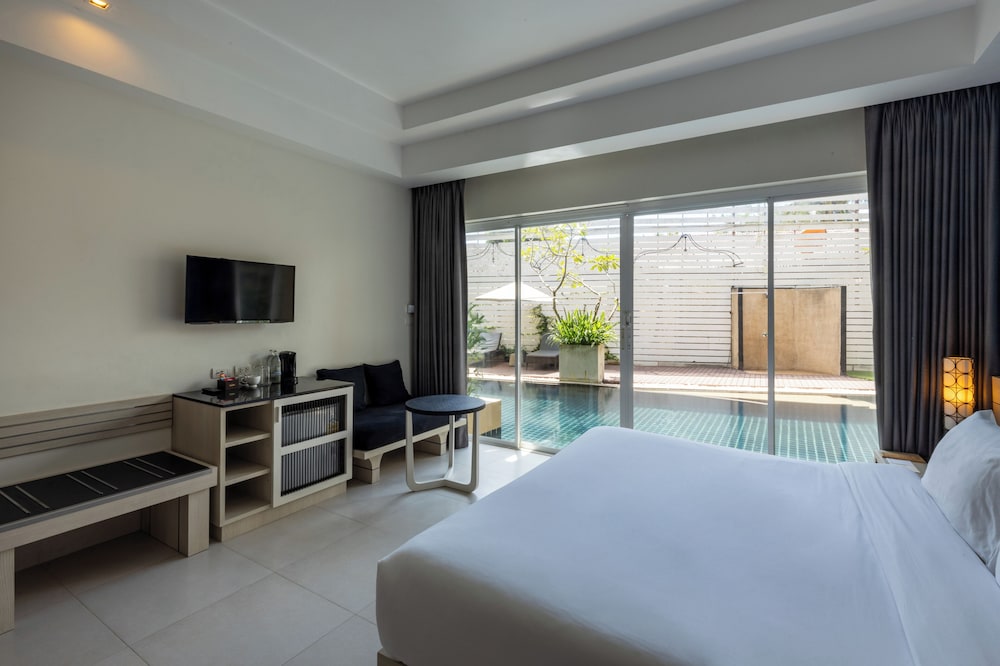 Pool Access Room (Double OR Twin beds) - Photo 2