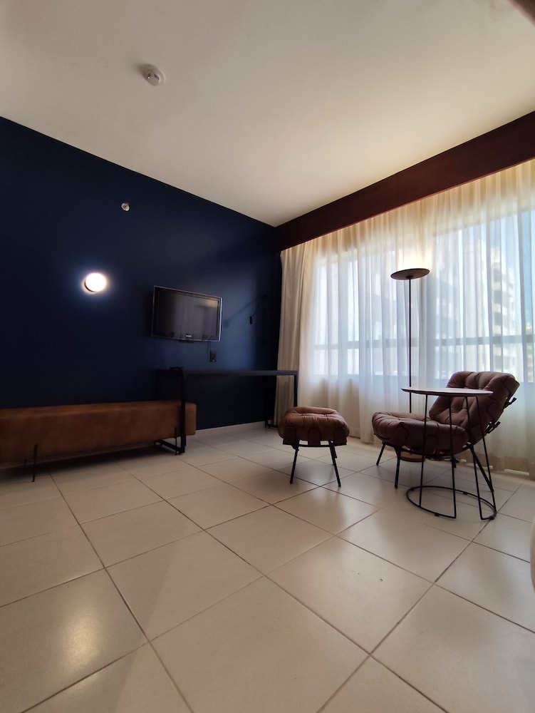 Deluxe Suite - Photo 7