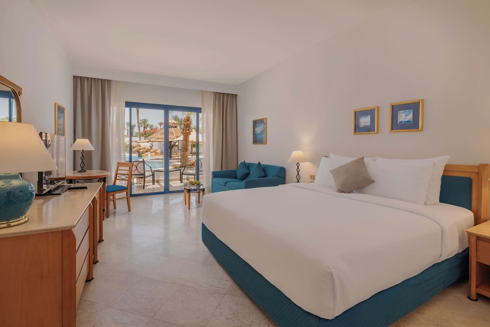 Superior Room, Pool View (Queen or Twin)