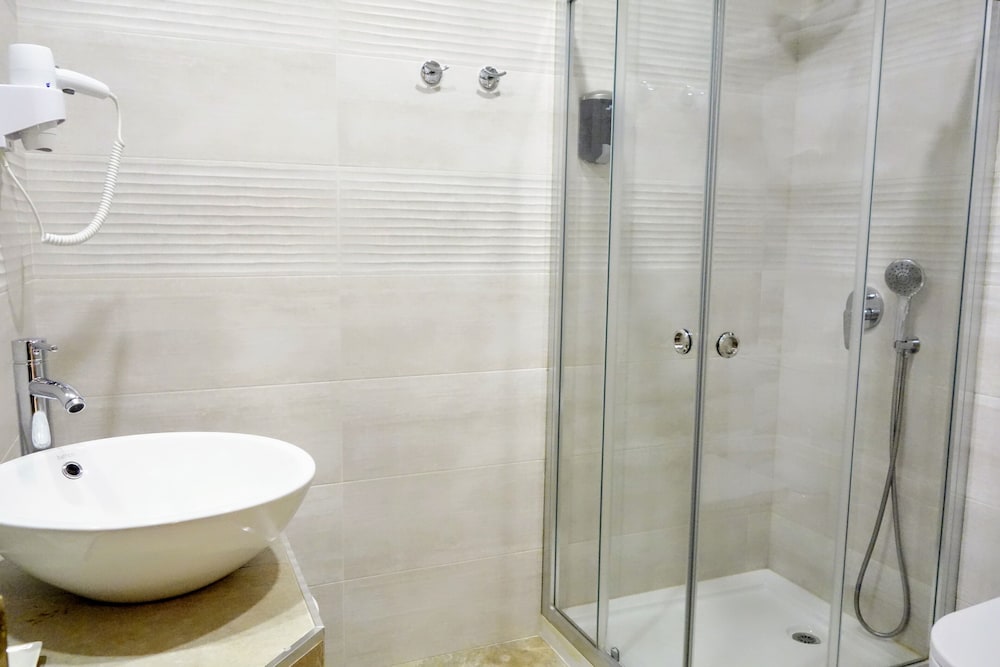 Standard Double Room - Photo 6