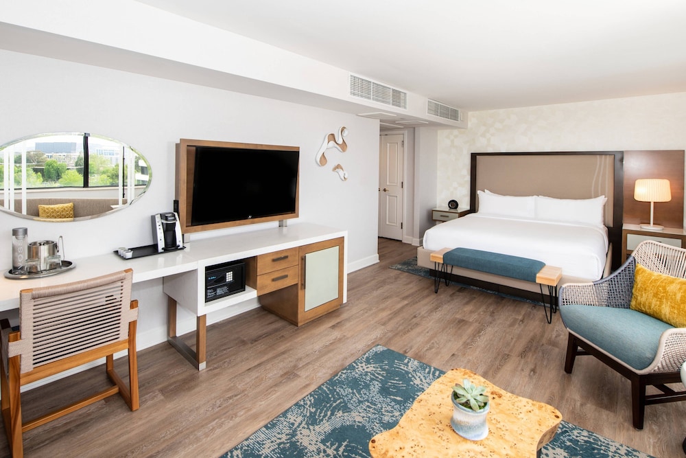 Junior Suite, 1 King Bed, Balcony - Photo 8