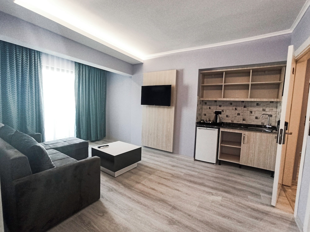 Family Room - Photo 5