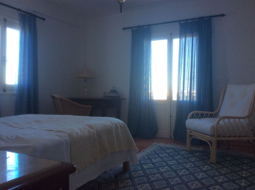 Romantic Double Room, 1 Queen Bed, Non Smoking, Partial Ocean View photo 2