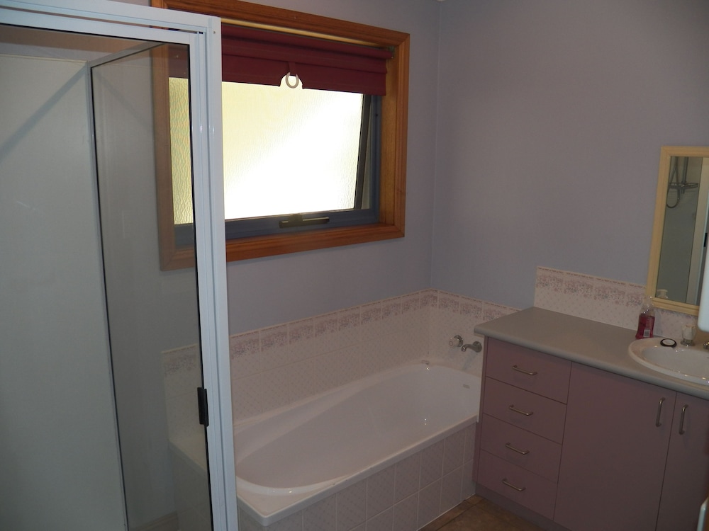 Cottage #2 - Wedgewood photo 2
