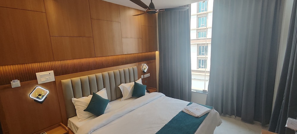 Superior Double Room, City View