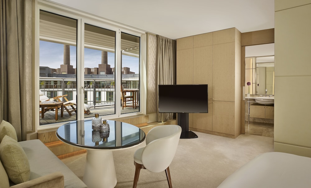 Executive Suite, 1 King Bed - Photo 12