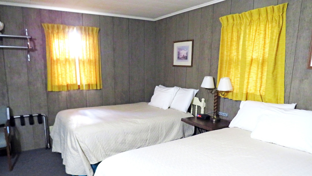 Standard Suite, 1 Bedroom, Non Smoking, Refrigerator & Microwave (3 Queen Beds)