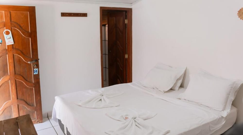 Basic Triple Room, 1 Bedroom, Air conditioning, Pool View photo 2