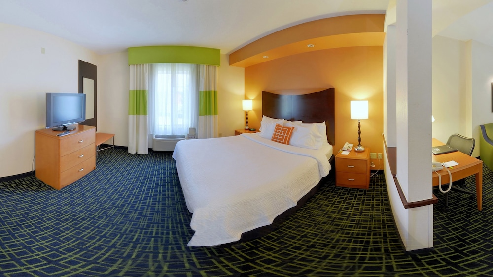 Executive Suite, 1 King Bed with Sofa bed (Hearing Accessible)