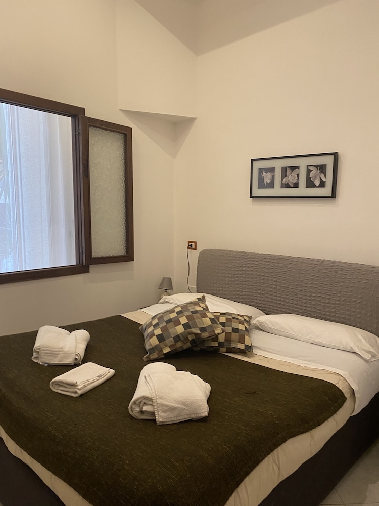 Triple Room (external bathroom)