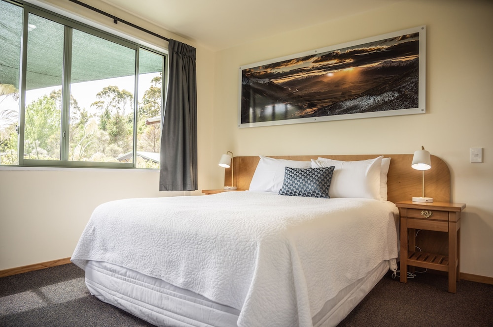 Superior Cottage, 1 Queen Bed, Non Smoking, Hill View photo 3