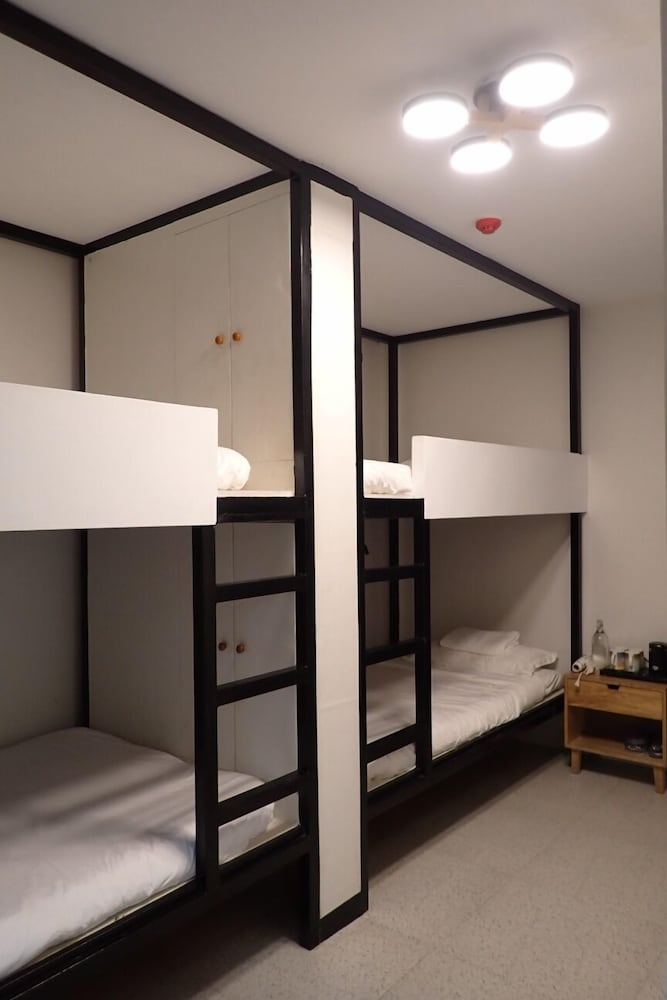 Economy Room, Multiple Beds, Non Smoking - Photo 7