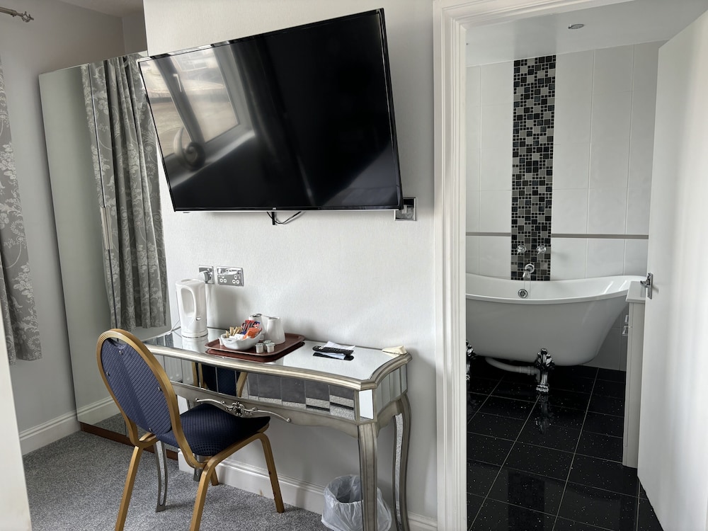 Double Room, Ensuite (Bridal) - Photo 2