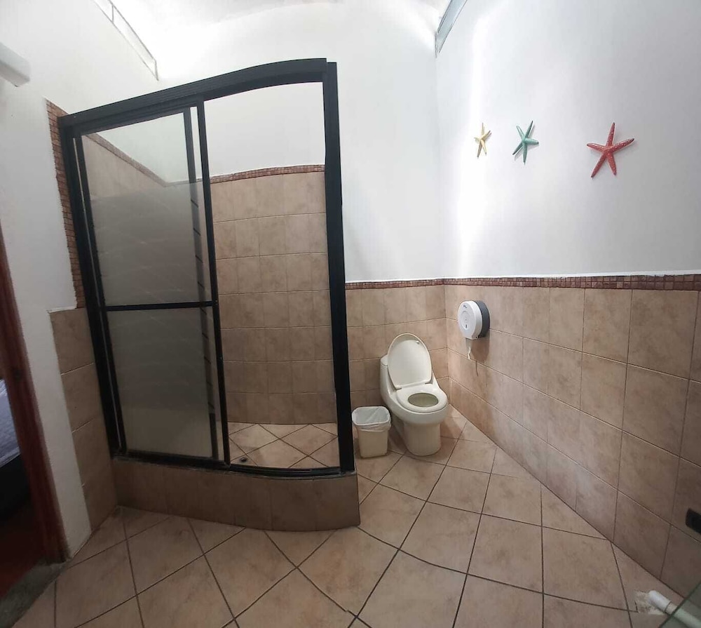 Standard Quadruple Room, Multiple Beds, Non Smoking, Private Bathroom photo 2