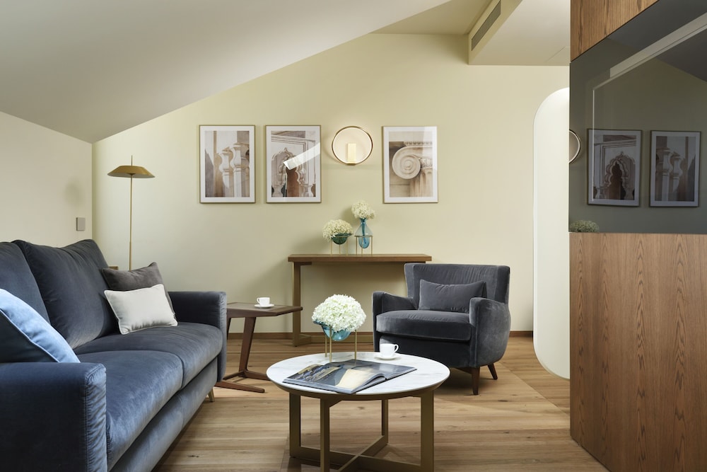 Suite, Park View - Photo 4